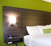 Baymont Inn & Suites Springfield Room