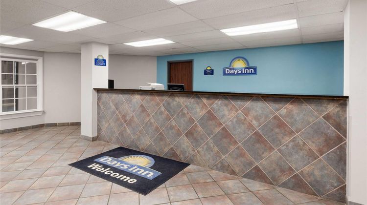Days Inn Phenix City Lobby