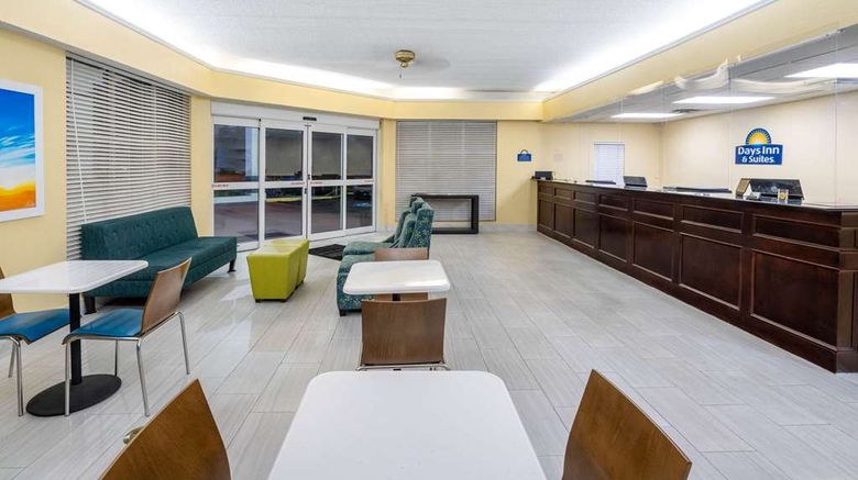 <b>Days Inn Panama City Lobby</b>. Images powered by <a href="https://iceportal.shijigroup.com/" title="IcePortal" target="_blank">IcePortal</a>.