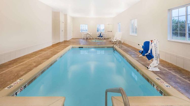 Microtel Inn & Suites by Wyndham Perry Pool