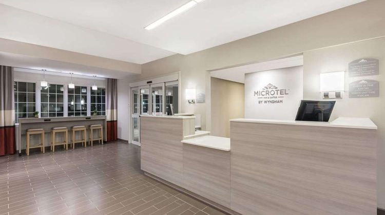 Microtel Inn & Suites by Wyndham Perry Lobby