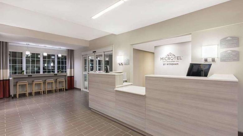 <b>Microtel Inn & Suites by Wyndham Perry Lobby</b>. Images powered by <a href="https://iceportal.shijigroup.com/" title="IcePortal" target="_blank">IcePortal</a>.