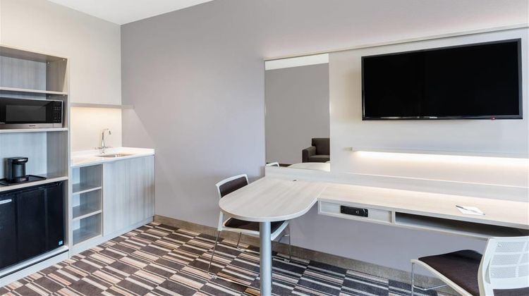 Microtel Inn & Suites by Wyndham Perry Room