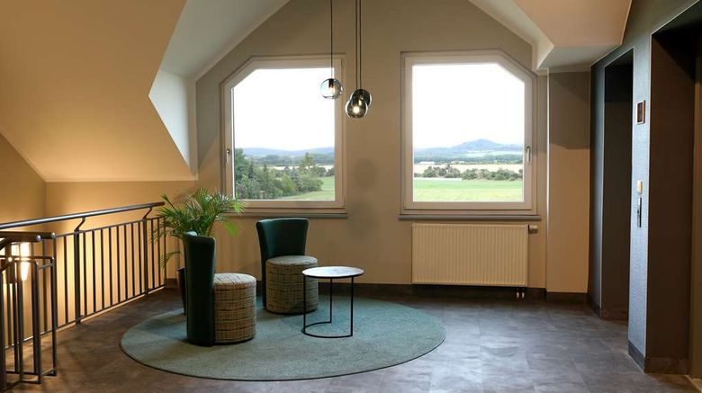 <b>Best Western Hotel Erfurt-Apfelstaedt Lobby</b>. Images powered by <a href="https://iceportal.shijigroup.com/" title="IcePortal" target="_blank">IcePortal</a>.