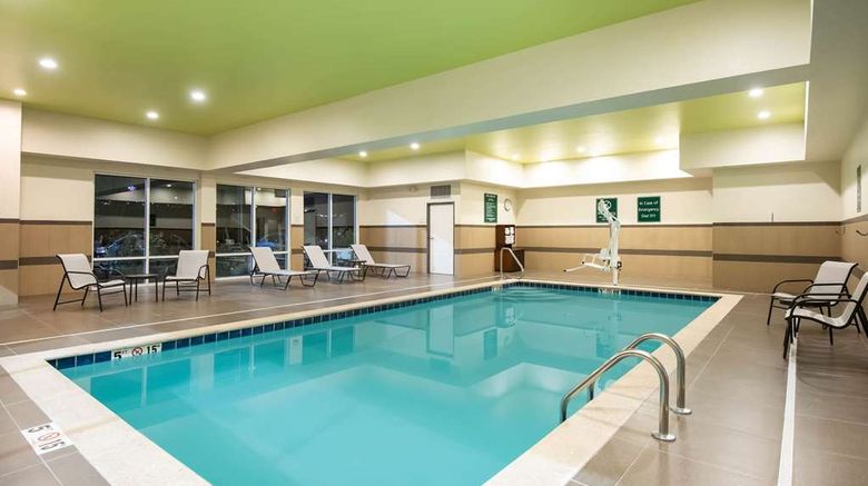 <b>La Quinta Inn & Suites Morgantown Pool</b>. Images powered by <a href="https://iceportal.shijigroup.com/" title="IcePortal" target="_blank">IcePortal</a>.