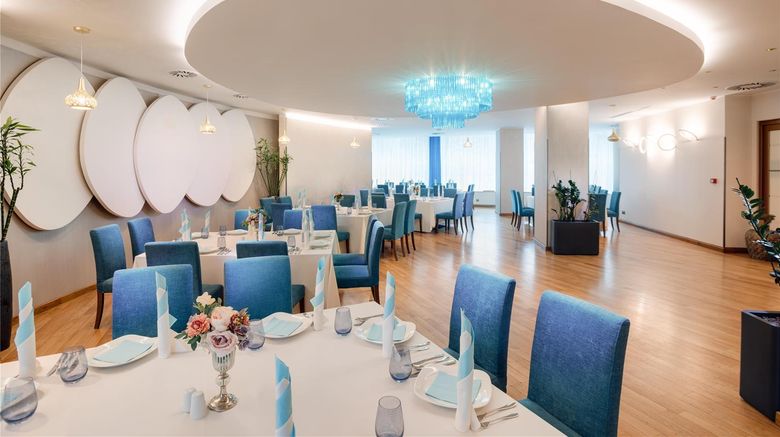 <b>DoubleTree by Hilton Cluj-City Plaza Restaurant</b>. Images powered by <a href="https://iceportal.shijigroup.com/" title="IcePortal" target="_blank">IcePortal</a>.