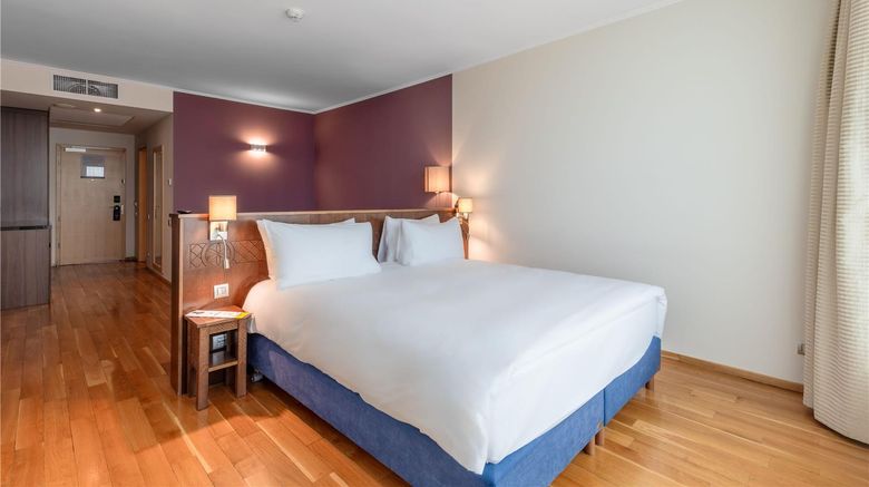 <b>DoubleTree by Hilton Cluj-City Plaza Room</b>. Images powered by <a href="https://iceportal.shijigroup.com/" title="IcePortal" target="_blank">IcePortal</a>.