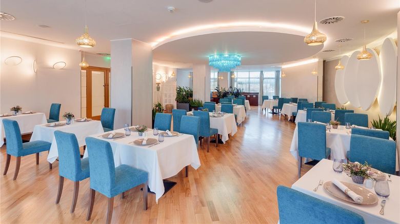 <b>DoubleTree by Hilton Cluj-City Plaza Restaurant</b>. Images powered by <a href="https://iceportal.shijigroup.com/" title="IcePortal" target="_blank">IcePortal</a>.