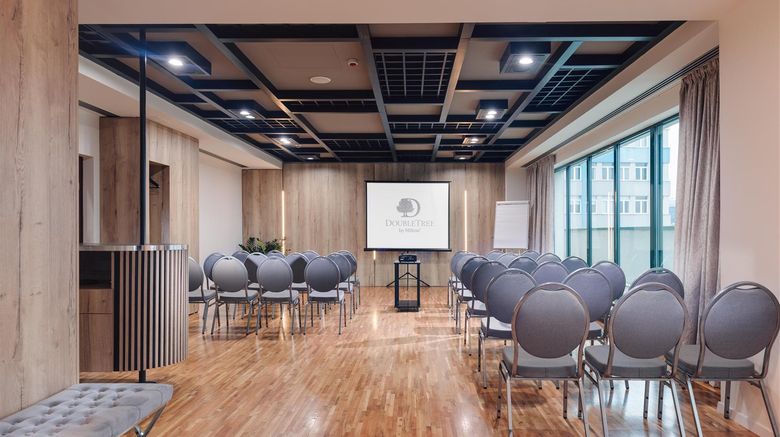 <b>DoubleTree by Hilton Cluj-City Plaza Meeting</b>. Images powered by <a href="https://iceportal.shijigroup.com/" title="IcePortal" target="_blank">IcePortal</a>.