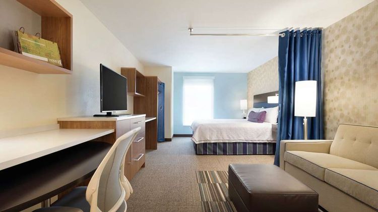 Home2 Suites by Hilton Milwaukee Airport Room