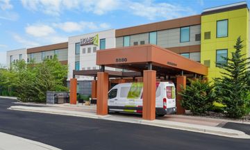 Home2 Suites by Hilton Milwaukee Airport