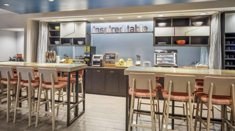 <b>Home2 Suites by Hilton Milwaukee Airport Restaurant</b>. Images powered by <a href="https://iceportal.shijigroup.com/" title="IcePortal" target="_blank">IcePortal</a>.