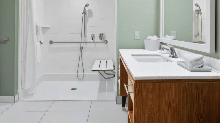 Home2 Suites by Hilton Milwaukee Airport Room