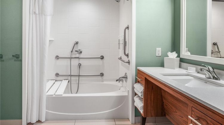 Home2 Suites by Hilton Milwaukee Airport Room