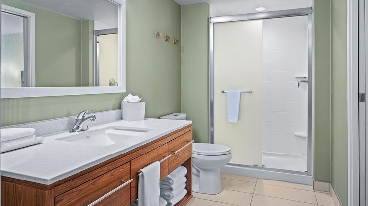 Home2 Suites by Hilton Milwaukee Airport Room