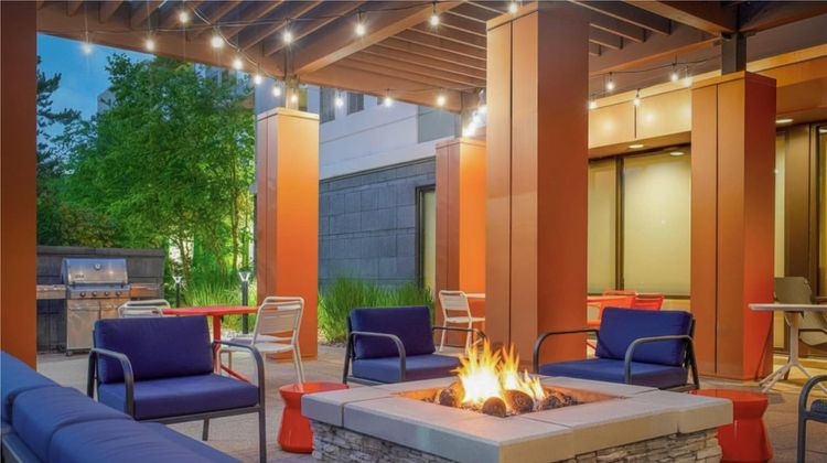 Home2 Suites by Hilton Milwaukee Airport Exterior