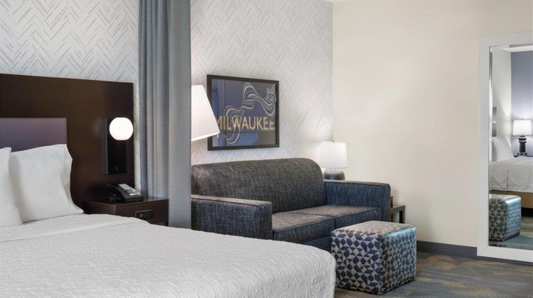 Home2 Suites by Hilton Milwaukee Airport Room