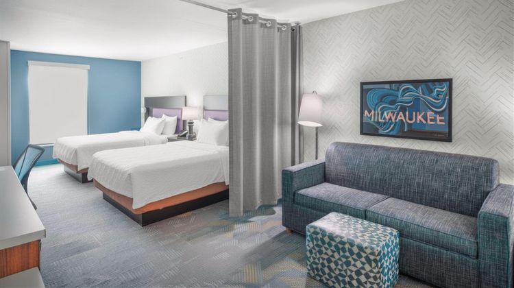 Home2 Suites by Hilton Milwaukee Airport Room