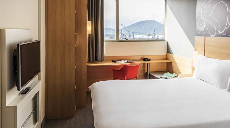 Ibis Santos Valongo Room