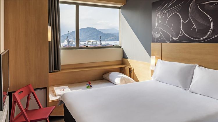 Ibis Santos Valongo Room