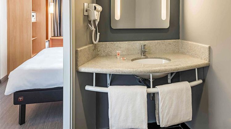 Ibis Santos Valongo Room