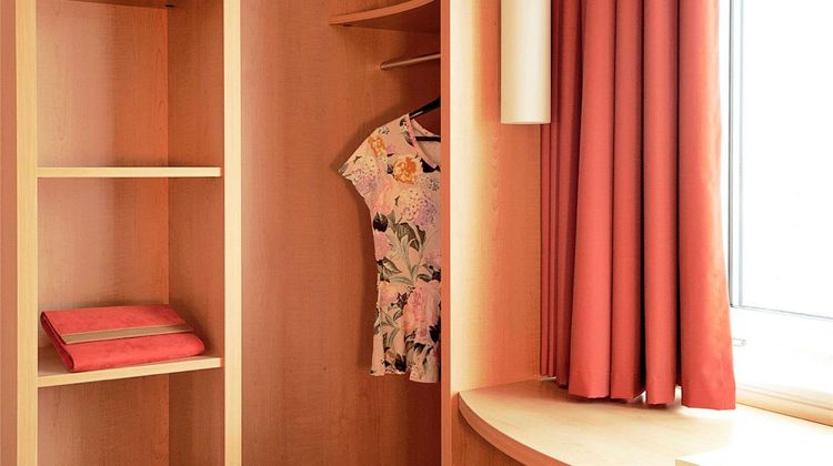 Ibis Santos Valongo Room