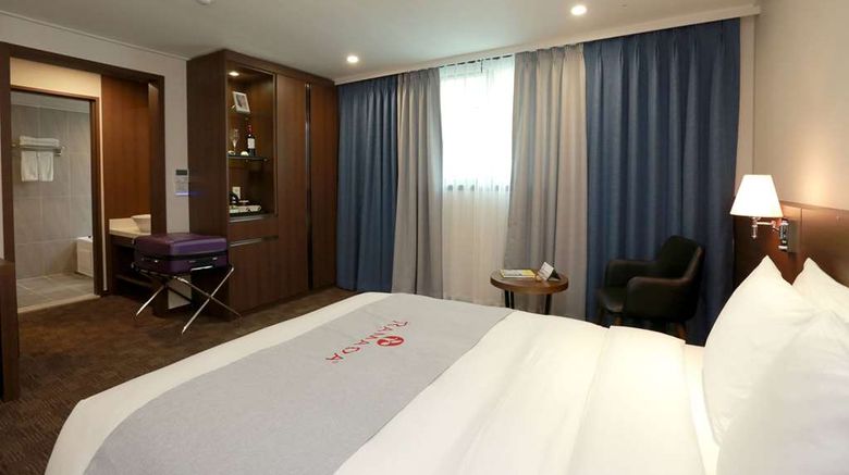 <b>Ramada Gangwon Taebaek Resort Room</b>. Images powered by <a href="https://iceportal.shijigroup.com/" title="IcePortal" target="_blank">IcePortal</a>.