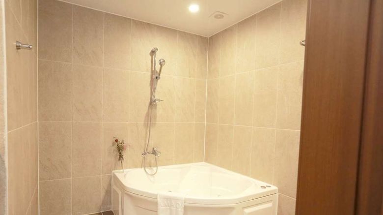 <b>Ramada Gangwon Taebaek Resort Room</b>. Images powered by <a href="https://iceportal.shijigroup.com/" title="IcePortal" target="_blank">IcePortal</a>.