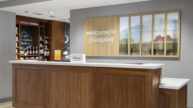 Hampton Inn & Suites Braselton Lobby