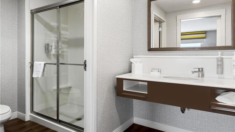 <b>Hampton Inn Fond du Lac Room</b>. Images powered by <a href="https://iceportal.shijigroup.com/" title="IcePortal" target="_blank">IcePortal</a>.