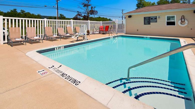 <b>Best Western Plus Enola/Harrisburg Pool</b>. Images powered by <a href="https://iceportal.shijigroup.com/" title="IcePortal" target="_blank">IcePortal</a>.