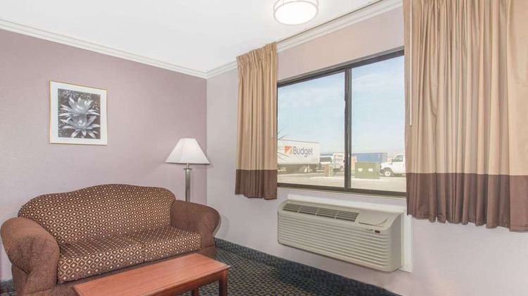 Days Inn by Wyndham, Indio Room