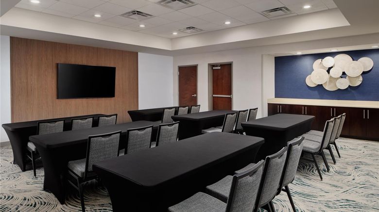 <b>Hampton Inn Waynesboro Meeting</b>. Images powered by <a href="https://iceportal.shijigroup.com/" title="IcePortal" target="_blank">IcePortal</a>.