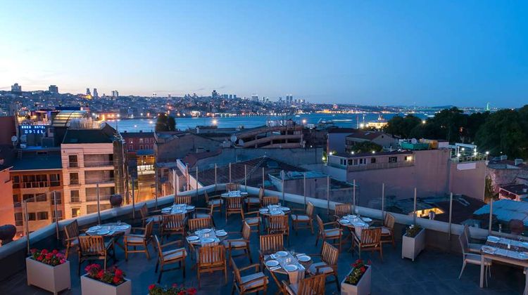 DoubleTree by Hilton Istanbul - Sirkeci Exterior