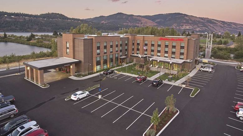 <b>Hampton Inn & Suites Hood River Exterior</b>. Images powered by <a href="https://iceportal.shijigroup.com/" title="IcePortal" target="_blank">IcePortal</a>.
