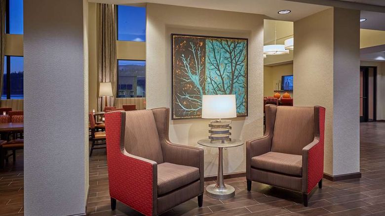 <b>Hampton Inn & Suites Hood River Lobby</b>. Images powered by <a href="https://iceportal.shijigroup.com/" title="IcePortal" target="_blank">IcePortal</a>.