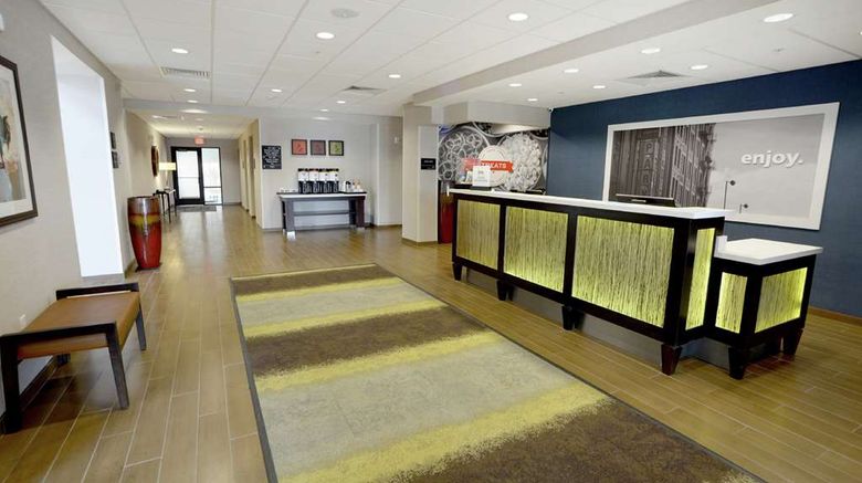 <b>Hampton Inn & Suites Ponca City Lobby</b>. Images powered by <a href="https://iceportal.shijigroup.com/" title="IcePortal" target="_blank">IcePortal</a>.