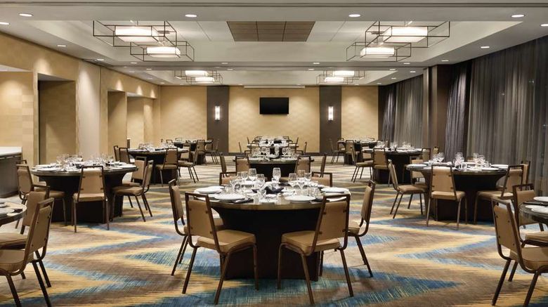 <b>Hilton Garden Inn Calgary Downtown Meeting</b>. Images powered by <a href="https://iceportal.shijigroup.com/" title="IcePortal" target="_blank">IcePortal</a>.