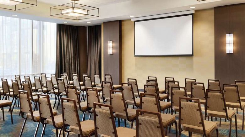 <b>Hilton Garden Inn Calgary Downtown Meeting</b>. Images powered by <a href="https://iceportal.shijigroup.com/" title="IcePortal" target="_blank">IcePortal</a>.