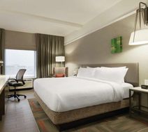 Hilton Garden Inn Calgary Downtown Room