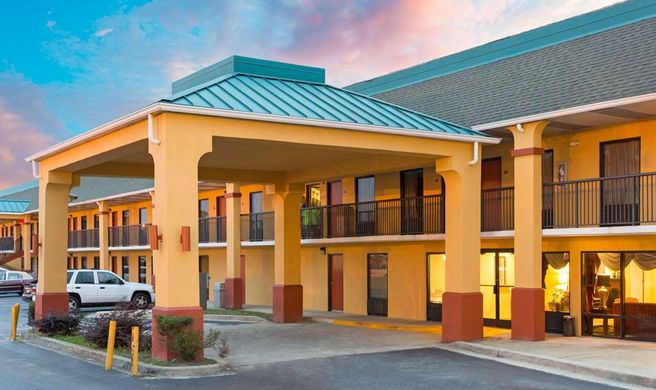 Super 8 Orangeburg Near i26 Exterior