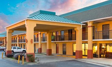 Super 8 Orangeburg Near i26