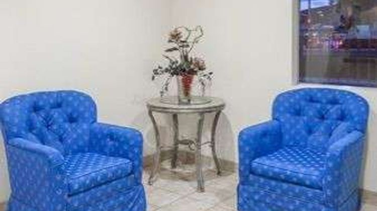 Days Inn San Marcos Lobby