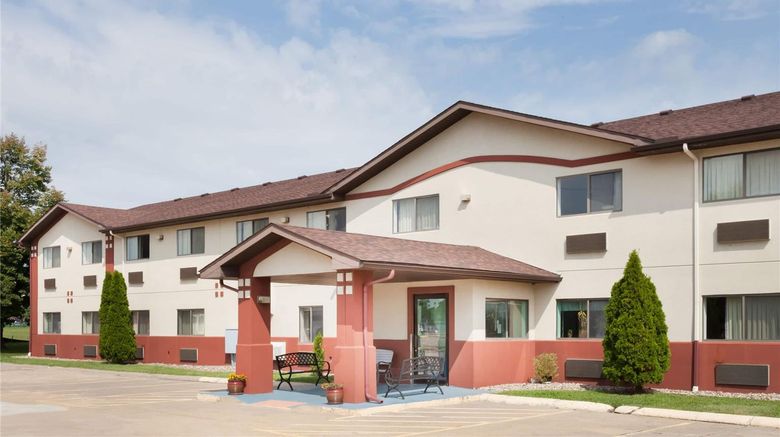 Super 8 Washington/Peoria Area Exterior. Images powered by <a href="https://iceportal.shijigroup.com" target="_blank" rel="noopener">Ice Portal</a>.