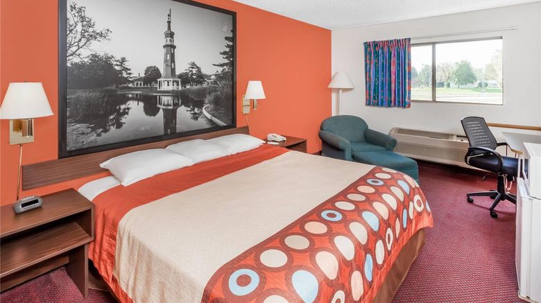 <b>Super 8 Washington/Peoria Area Room</b>. Images powered by <a href="https://iceportal.shijigroup.com/" title="IcePortal" target="_blank">IcePortal</a>.