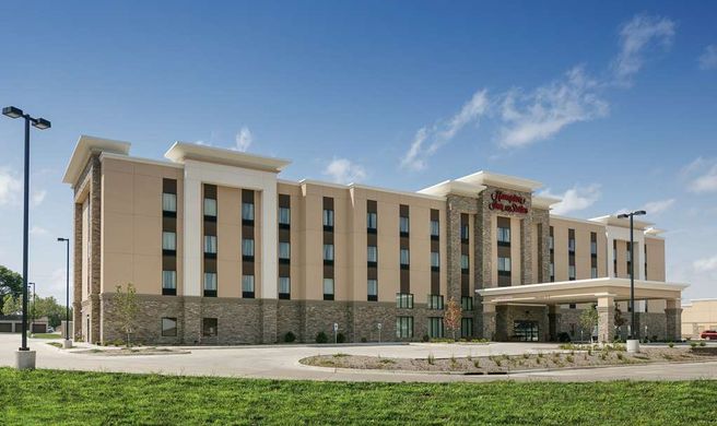 Hampton Inn & Suites Mason City Exterior