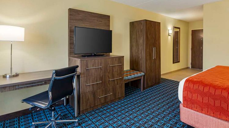 Best Western Plus North Shore Hotel Room