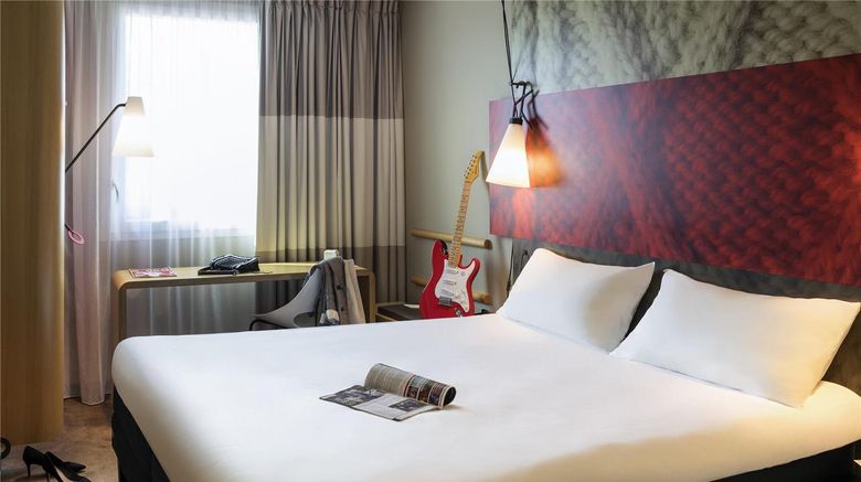 <b>Ibis Saint Quentin en Yvelines Velodrome Room</b>. Images powered by <a href="https://iceportal.shijigroup.com/" title="IcePortal" target="_blank">IcePortal</a>.