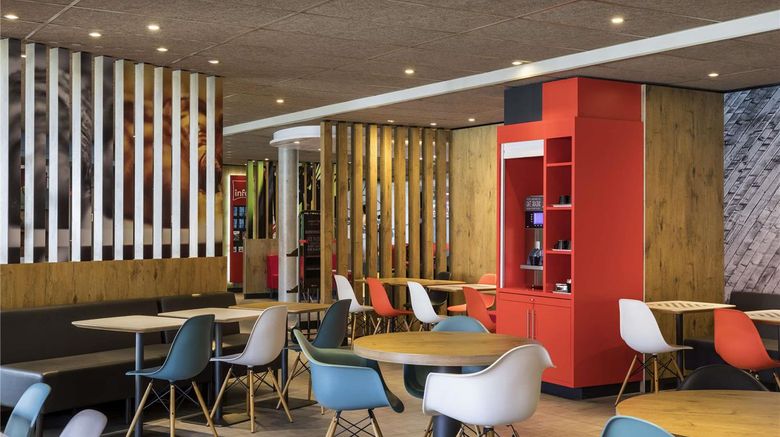 <b>Ibis Saint Quentin en Yvelines Velodrome Restaurant</b>. Images powered by <a href="https://iceportal.shijigroup.com/" title="IcePortal" target="_blank">IcePortal</a>.