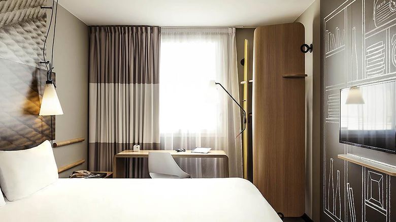 <b>Ibis Saint Quentin en Yvelines Velodrome Room</b>. Images powered by <a href="https://iceportal.shijigroup.com/" title="IcePortal" target="_blank">IcePortal</a>.